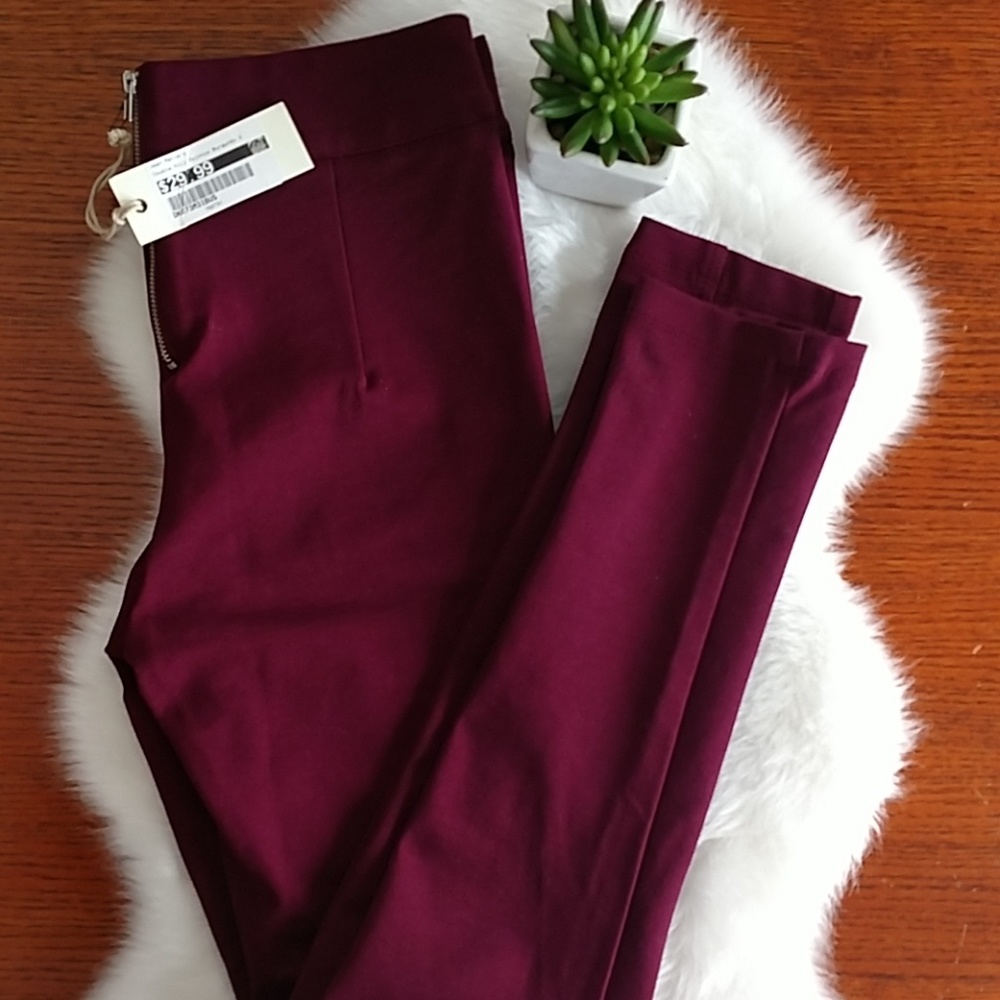 Have knit skinnies. Size S - Picture 1 of 6